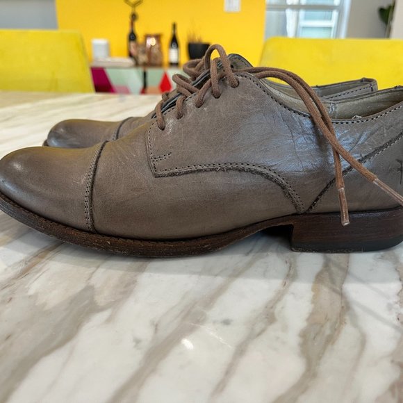 Frye Erin Oxford 7.5M in Grey